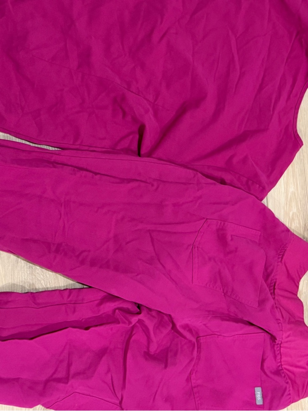 Figs Raspberry Scrub set - Picture 4 of 4